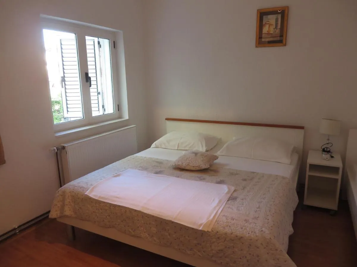 Apartments Tonka Pakoštane 0*,