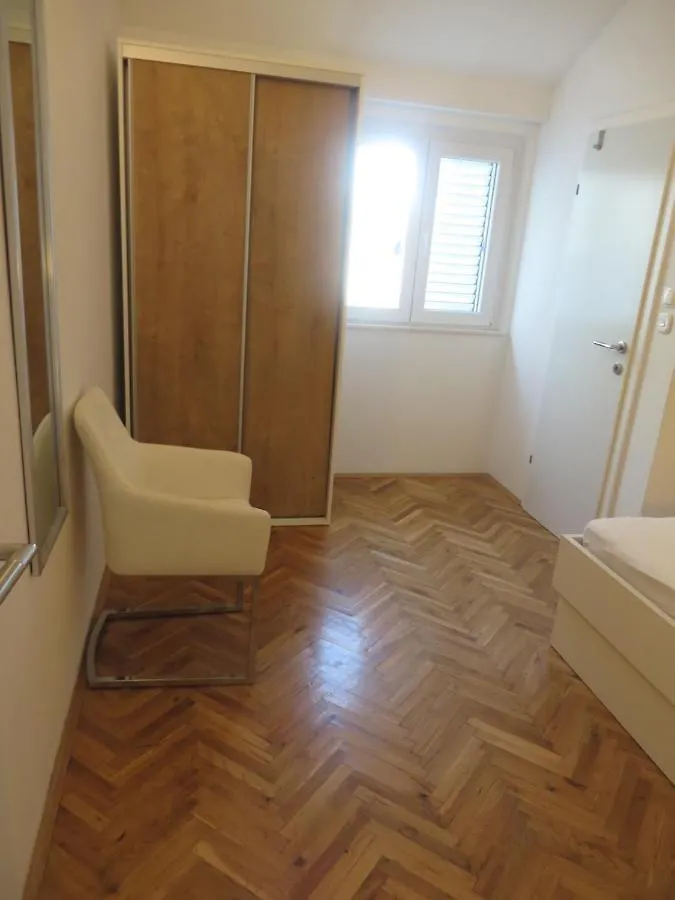 Apartments Tonka Pakoštane