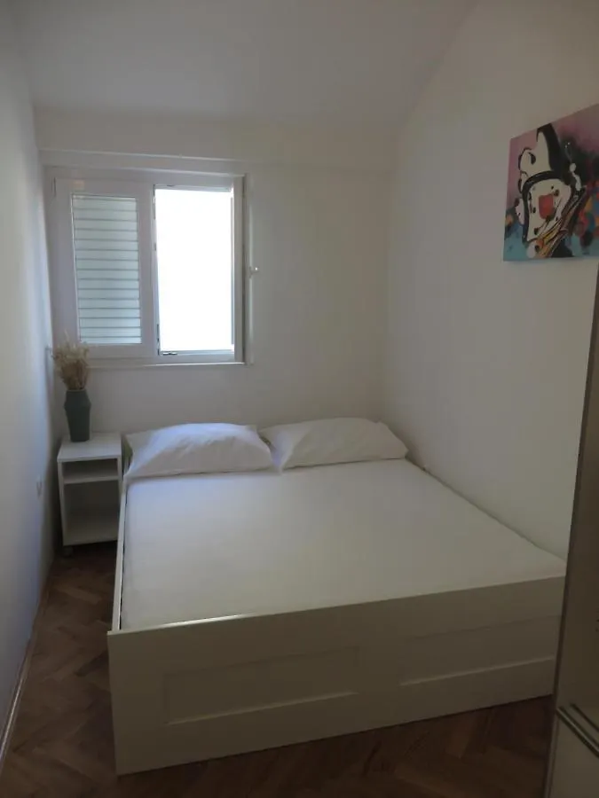 Apartments Tonka Pakoštane