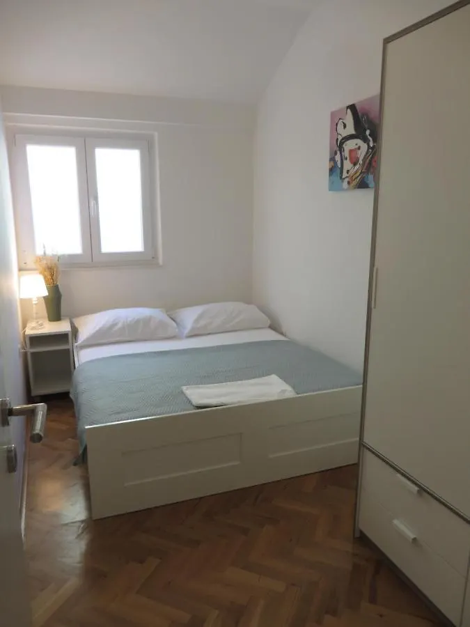 Apartments Tonka Pakoštane
