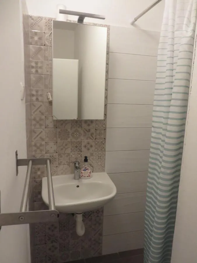 Apartments Tonka Pakoštane