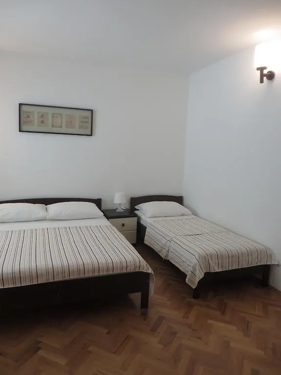 Apartments Tonka Pakoštane