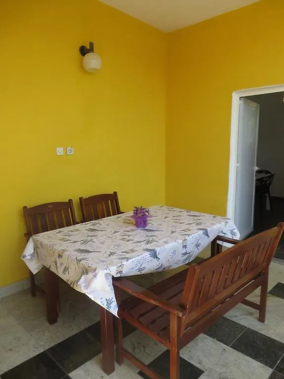 Apartments Tonka Pakoštane