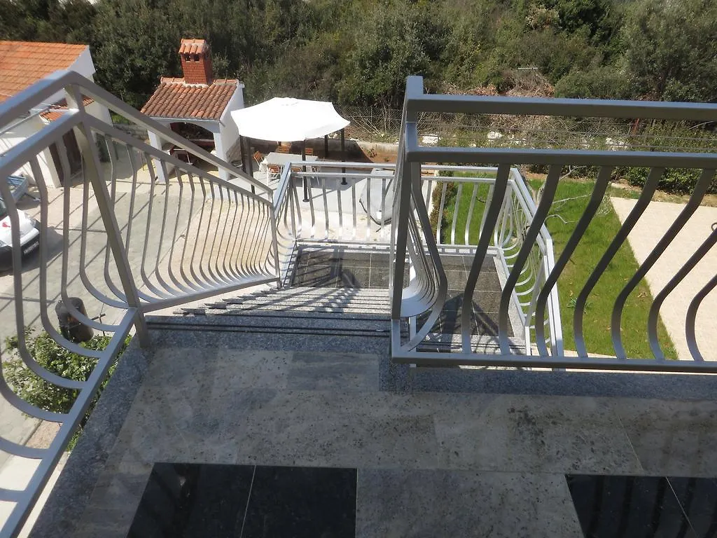 Apartments Tonka Pakoštane