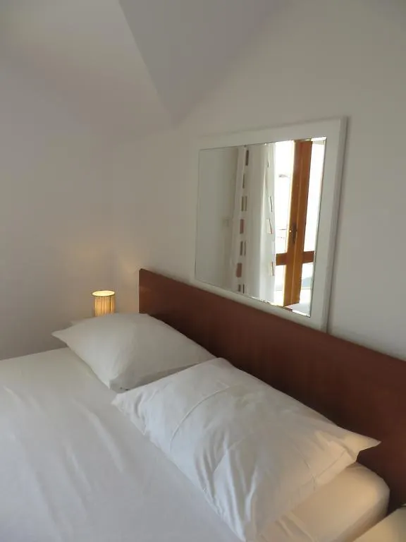 Apartments Tonka Pakoštane