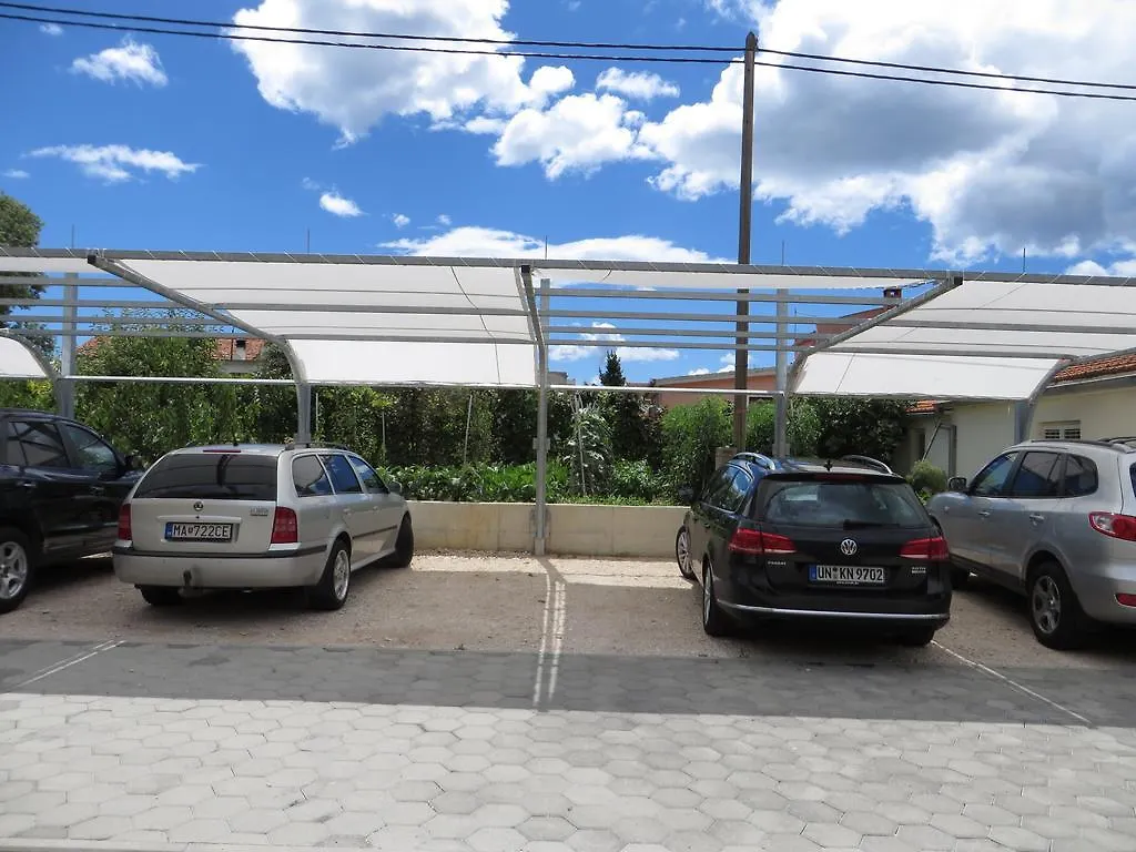 Apartments Tonka Pakoštane 0*,  Kroatien
